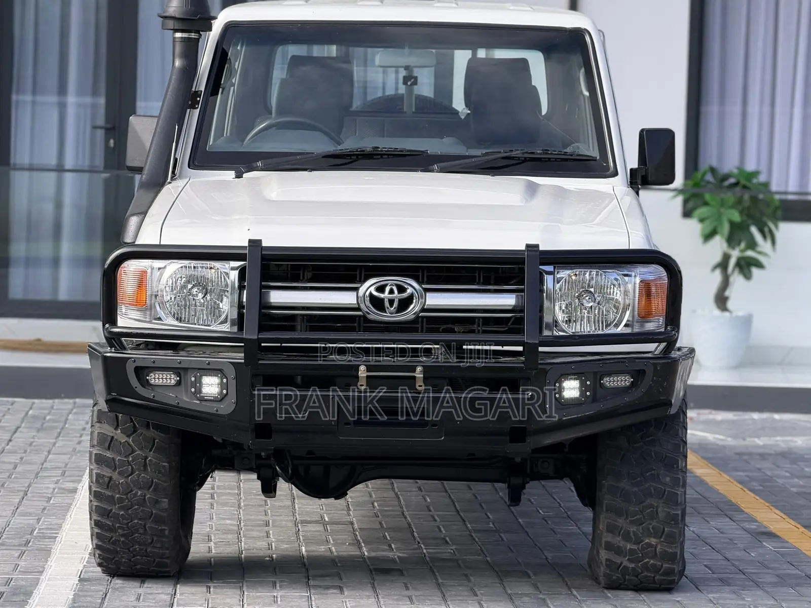Toyota Land Cruiser 2017 White