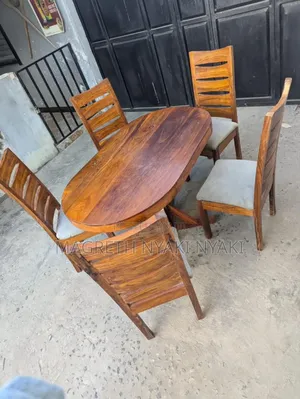 Dining Table 
Mbao Mninga 
Viti Vitano