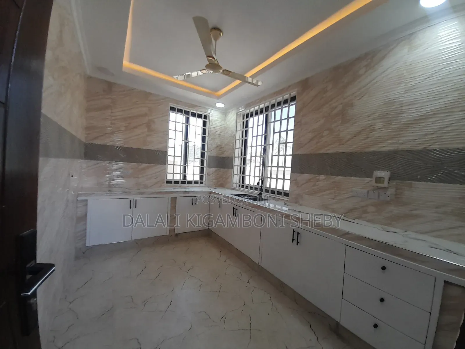 5bdrm House in Kigamboni Kisota for sale