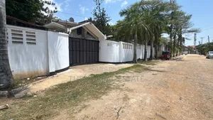 6bdrm House in Migombani Strt, Mikocheni for sale