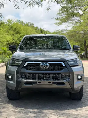 Toyota Hilux Revo Double Cab Deisel 2.8 AWD 2021 Silver