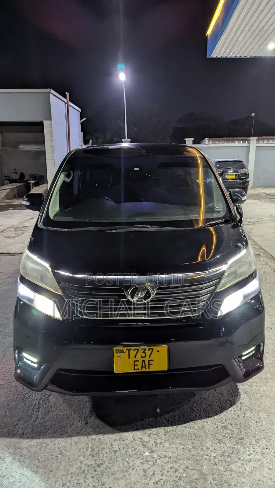 Toyota Vellfire 2010 White