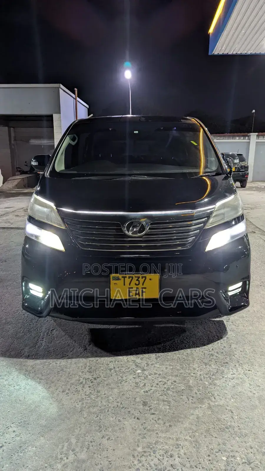 Toyota Vellfire 2010 White