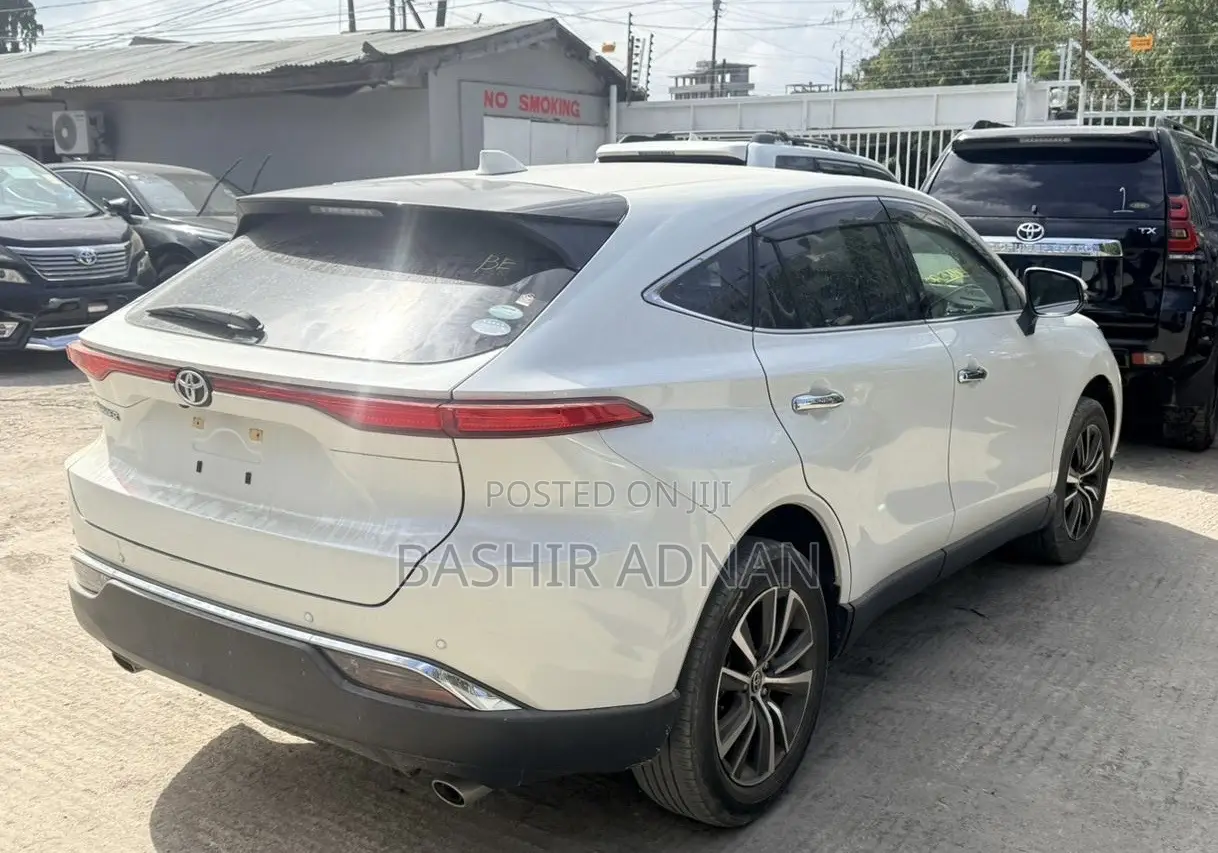 Toyota Harrier 2.0 2021 White