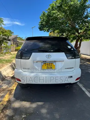 Toyota Harrier 2005 White