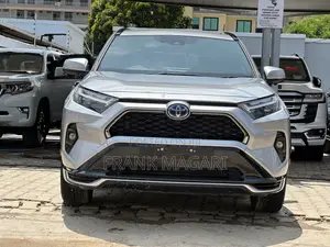 Toyota RAV4 Hybrid 2023 Silver