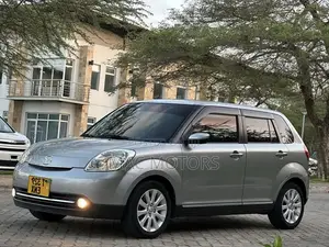 Mazda Verisa 2010 Silver