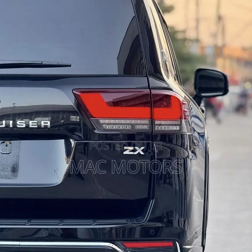 Toyota Land Cruiser LC300 2023 Black