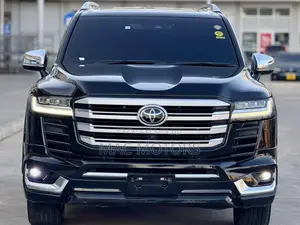 Toyota Land Cruiser LC300 2023 Black