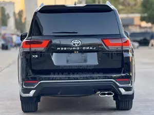 Toyota Land Cruiser LC300 2023 Black