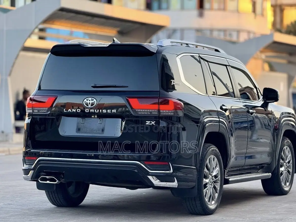 Toyota Land Cruiser LC300 2023 Black