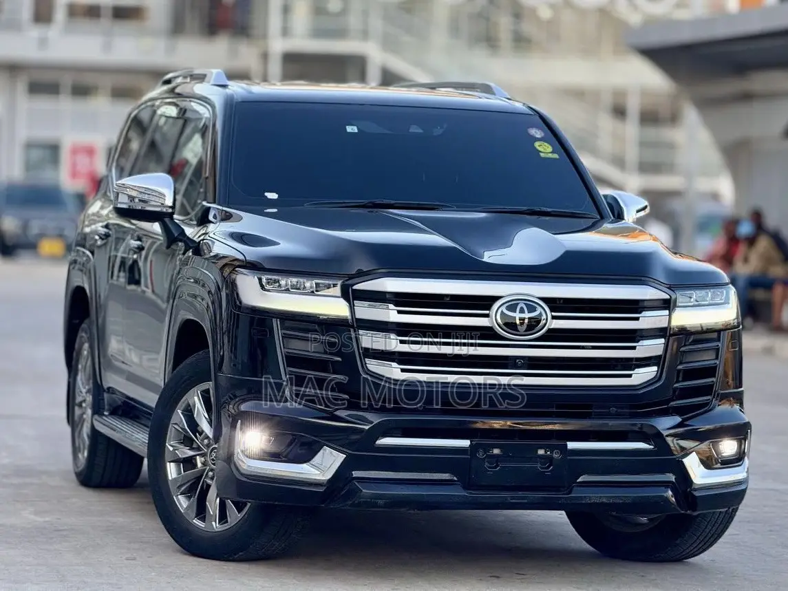Toyota Land Cruiser LC300 2023 Black