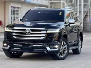 Toyota Land Cruiser LC300 2023 Black