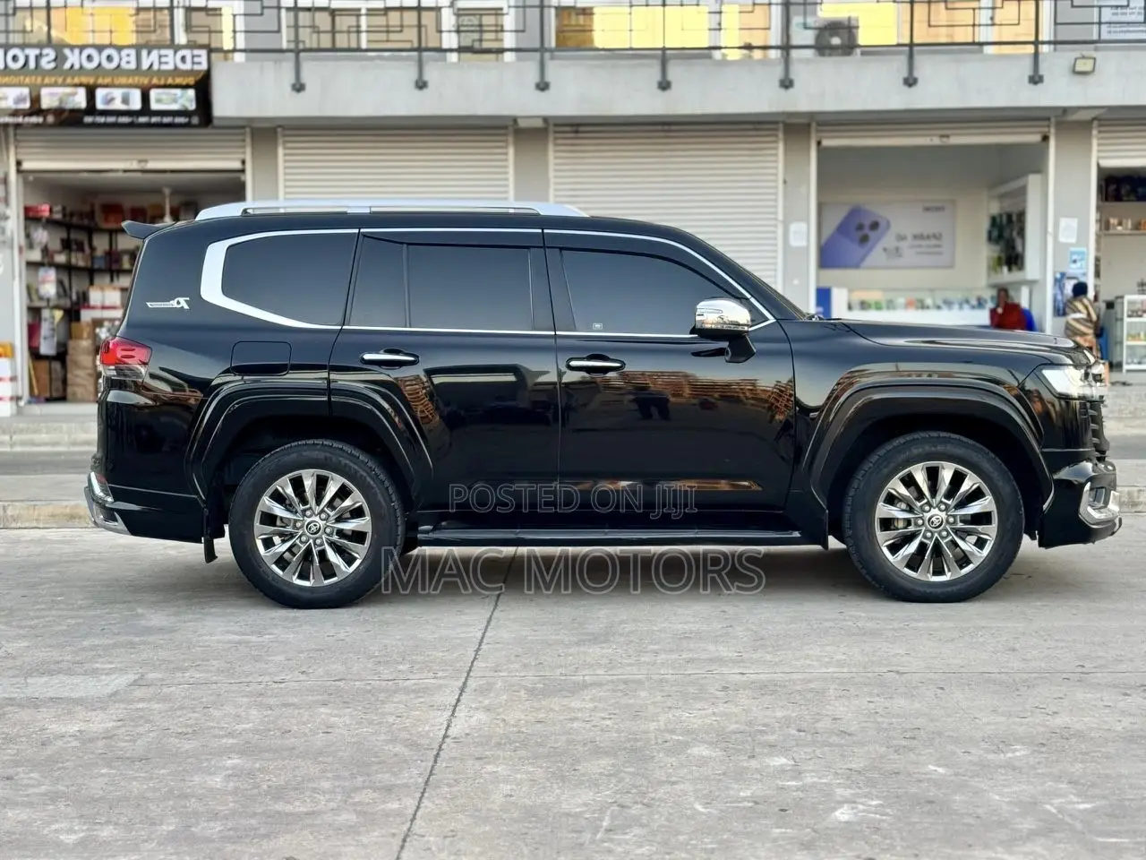 Toyota Land Cruiser LC300 2023 Black