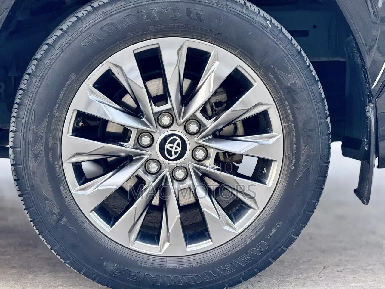 Toyota Land Cruiser LC300 2023 Black