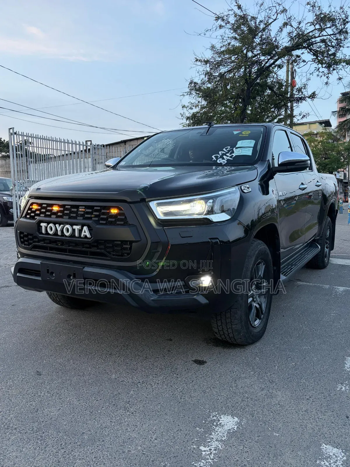 Toyota Hilux 2021 Black