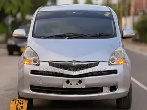 Toyota Ractis 2006 Silver