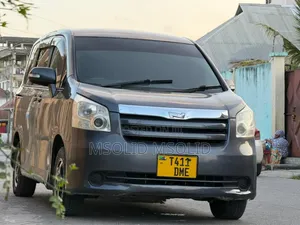 Toyota Noah 2008 Gray