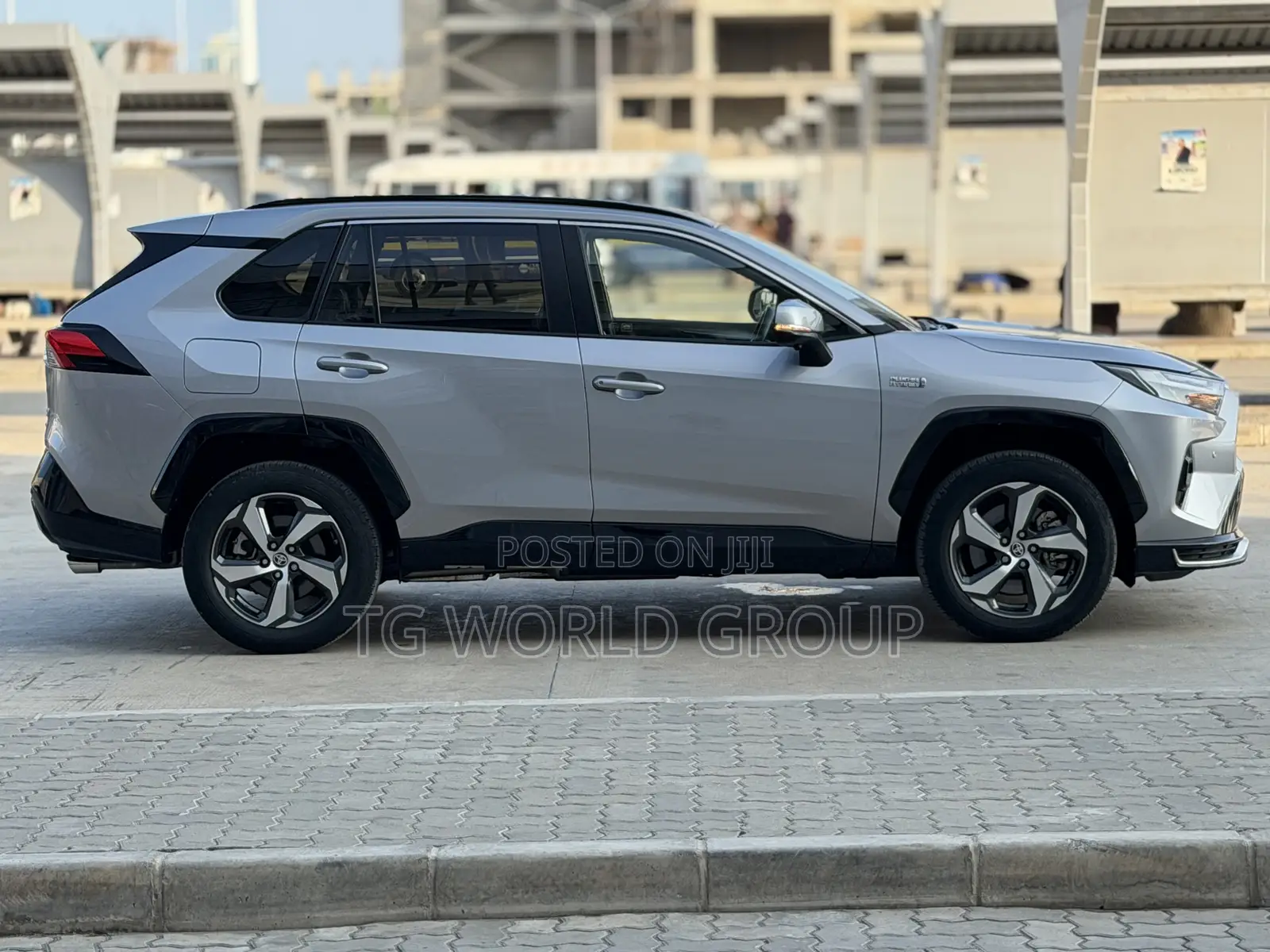 Toyota RAV4 Plug-In Hybrid 2025 Silver