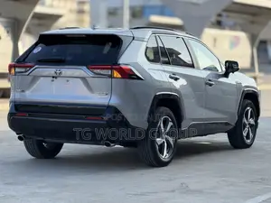 Toyota RAV4 Plug-In Hybrid 2025 Silver