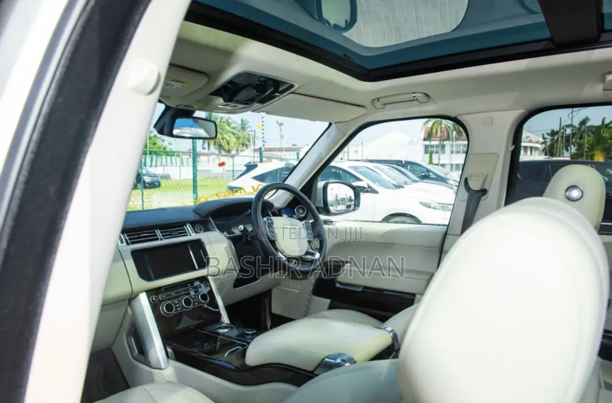 Land Rover Range Rover Vogue 2015 Gold