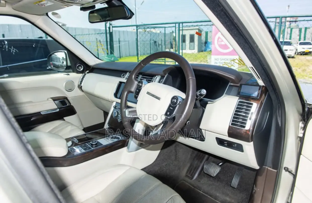 Land Rover Range Rover Vogue 2015 Gold