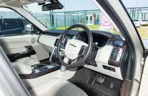 Land Rover Range Rover Vogue 2015 Gold