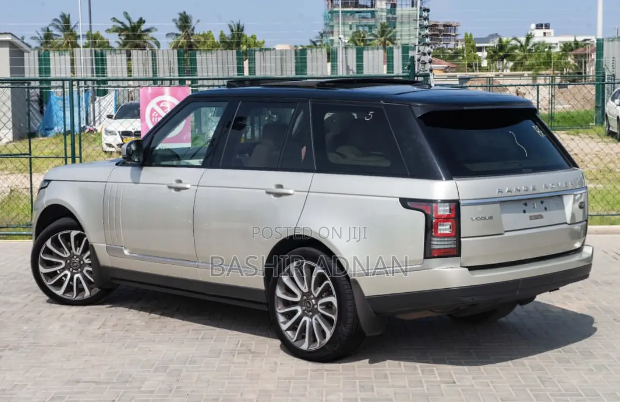 Land Rover Range Rover Vogue 2015 Gold