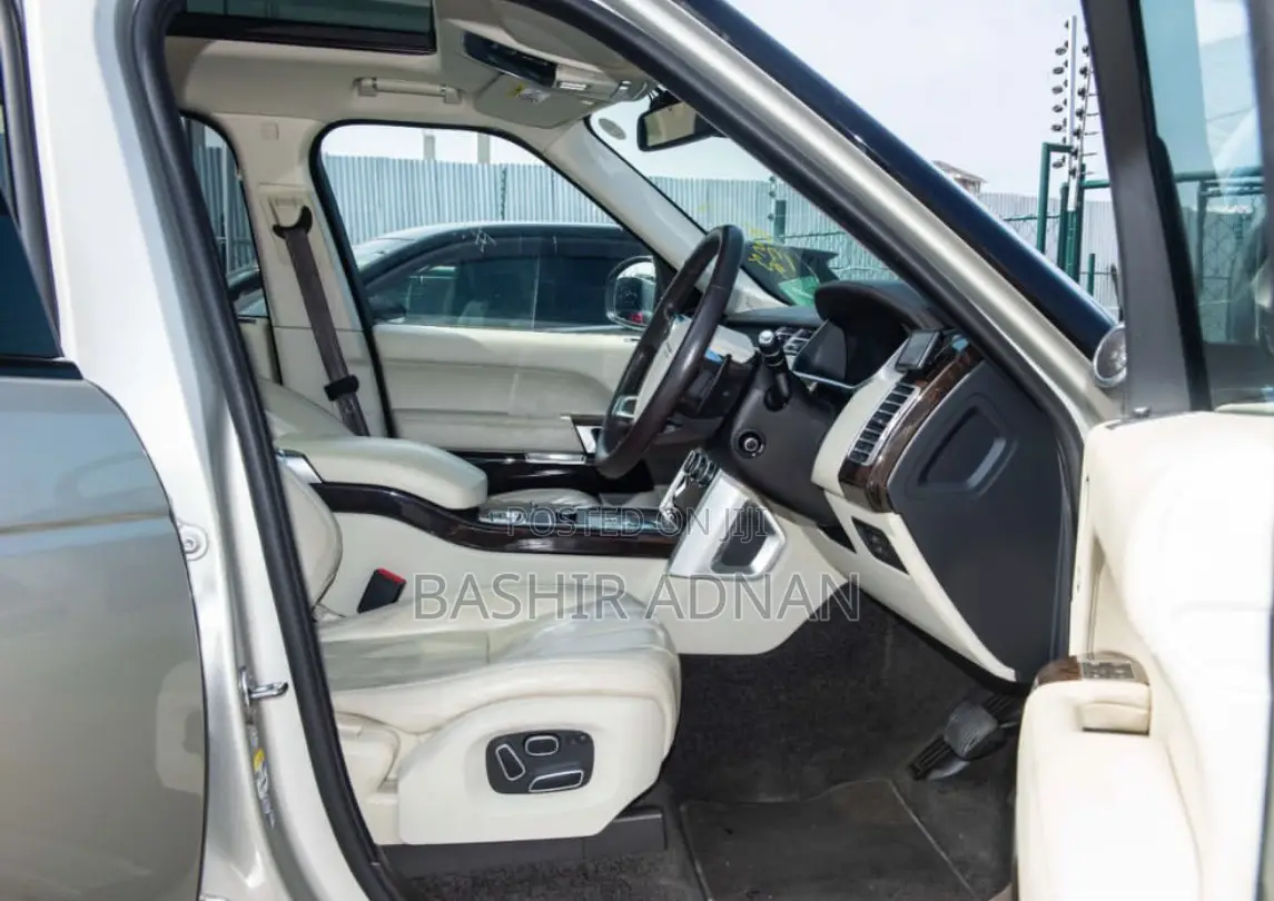 Land Rover Range Rover Vogue 2015 Gold