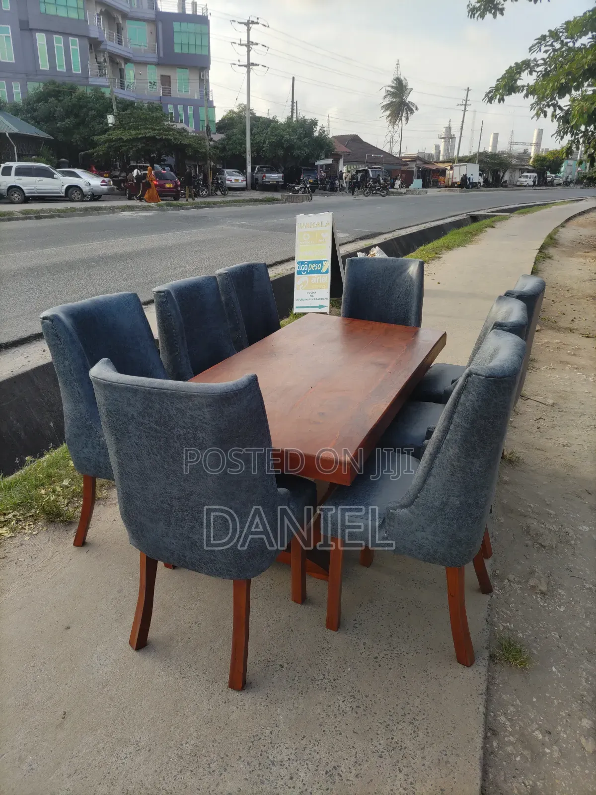 Dining Table Ya Watu Nane Wood Color