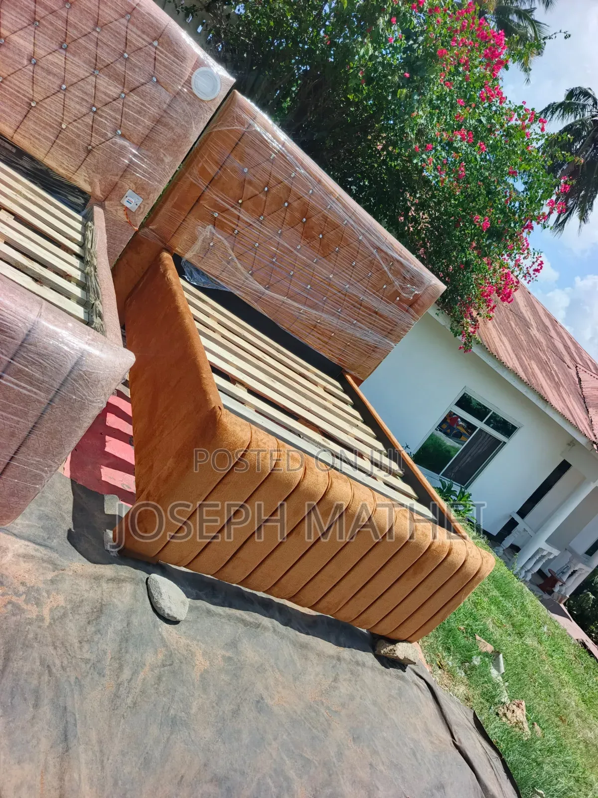 Vitan Vya Sofa Vipo Vya Kutosha