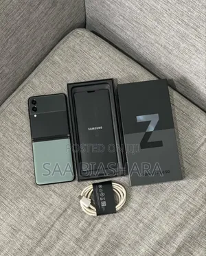 New Samsung Galaxy Z Flip 3 128 GB Black