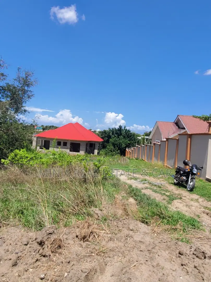 Plot for Sale Mbopo Opposite DDC Side.