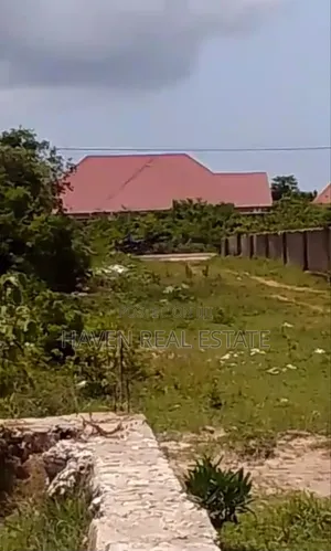 Kiwanja Kinauzwa Jumbi Zanzibar