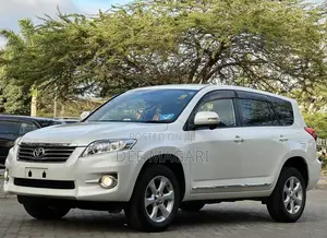Toyota Vanguard 2012 White