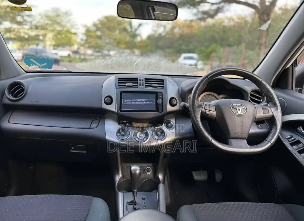 Toyota Vanguard 2012 White
