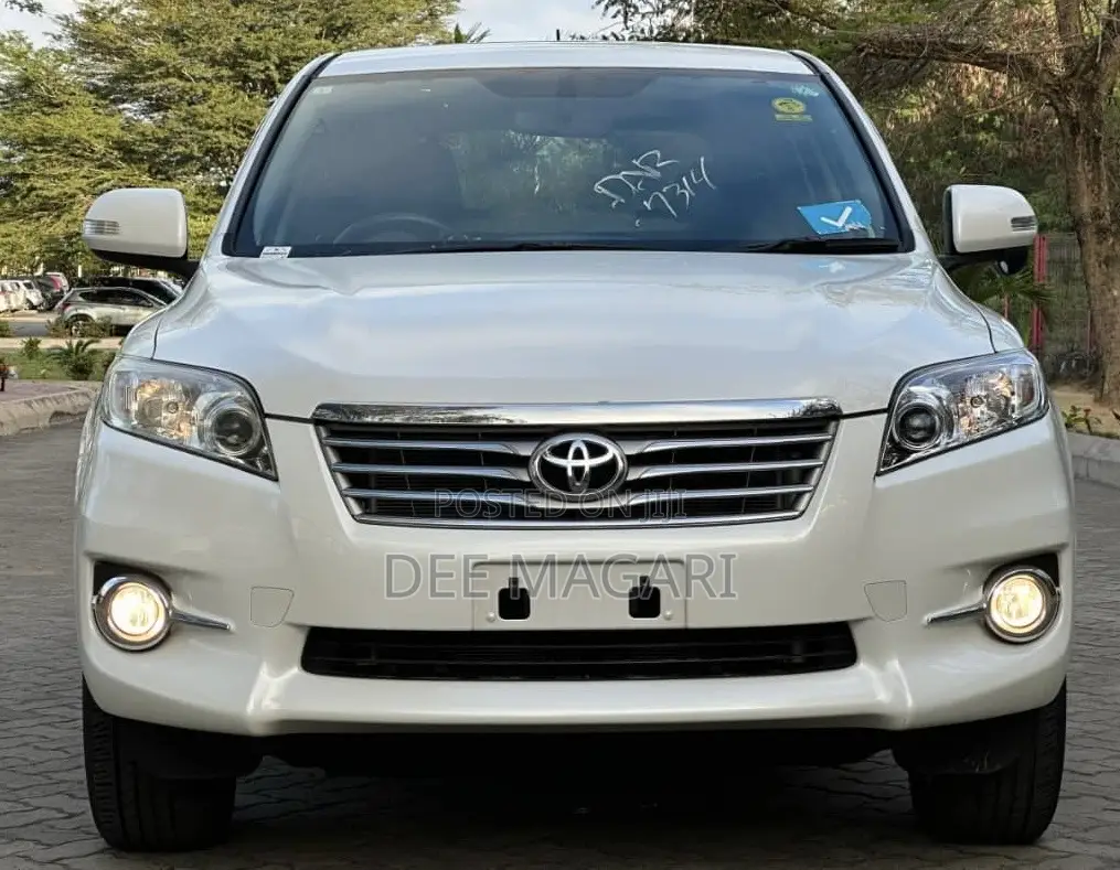 Toyota Vanguard 2012 White