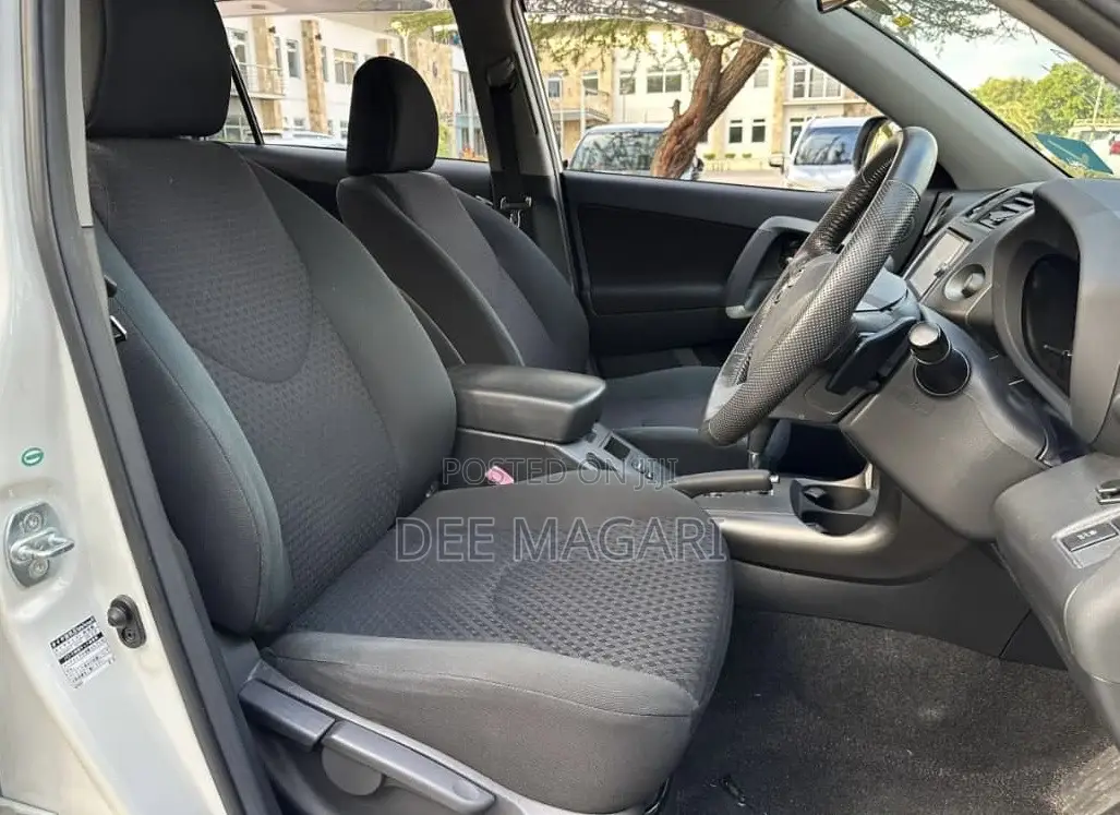 Toyota Vanguard 2012 White