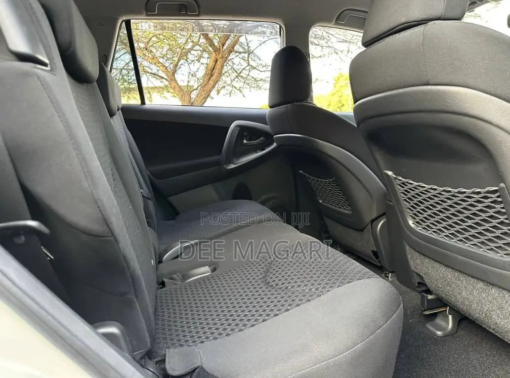 Toyota Vanguard 2012 White