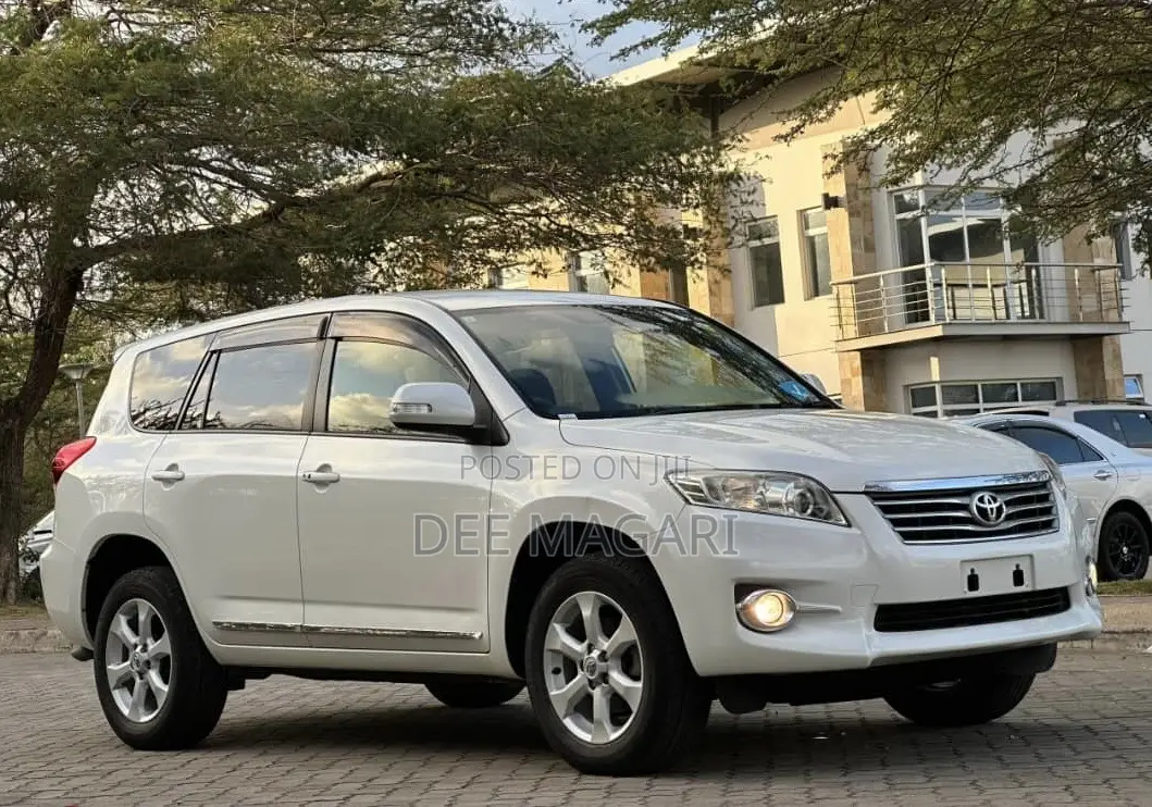 Toyota Vanguard 2012 White