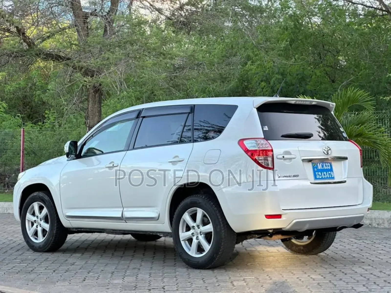 Toyota Vanguard 2009 White