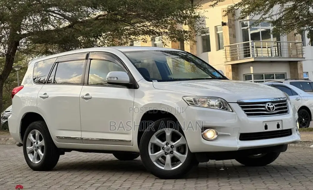 Toyota Vanguard 2012 White