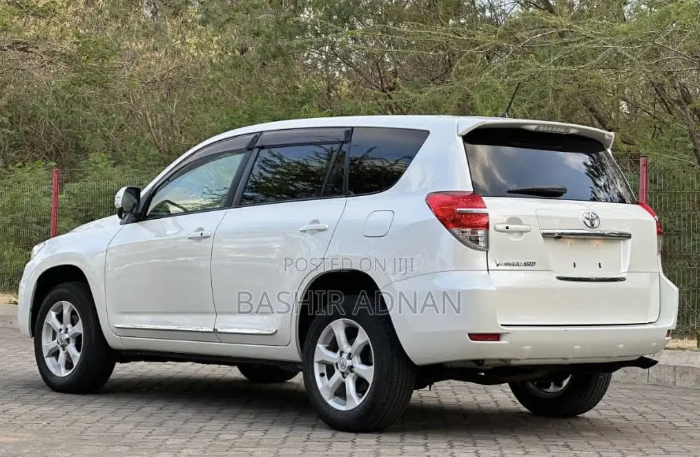 Toyota Vanguard 2012 White