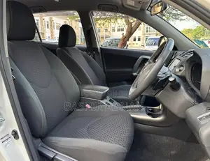 Toyota Vanguard 2012 White