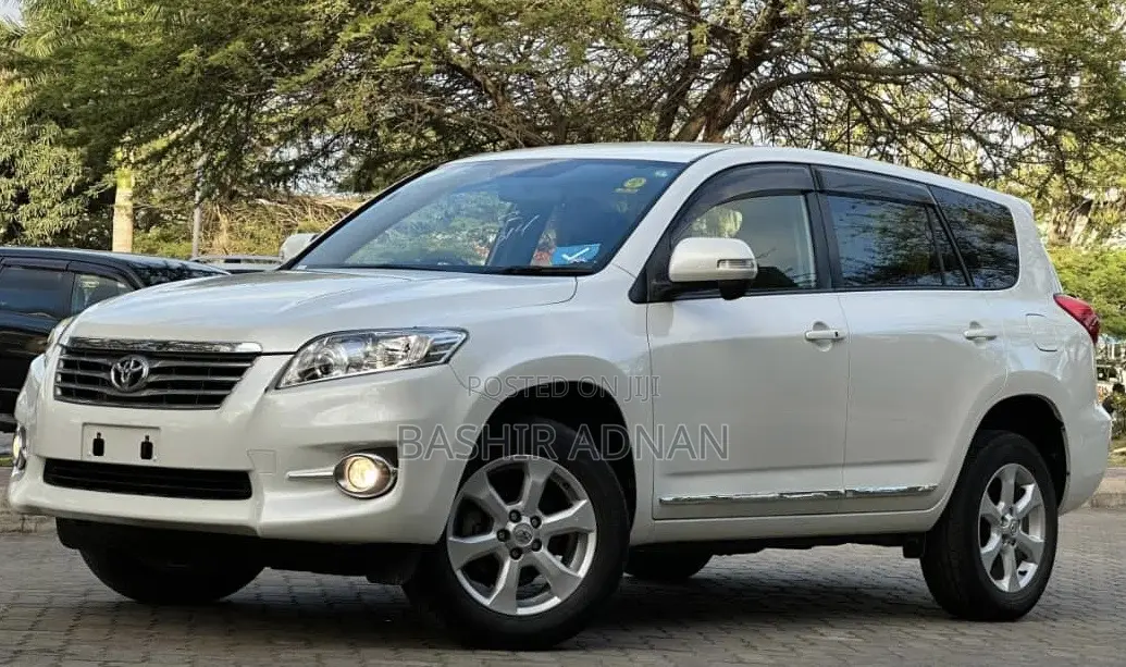 Toyota Vanguard 2012 White