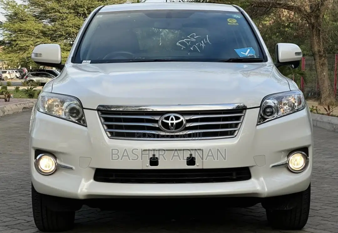 Toyota Vanguard 2012 White