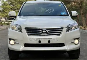 Toyota Vanguard 2012 White