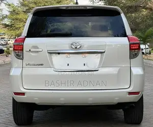 Toyota Vanguard 2012 White