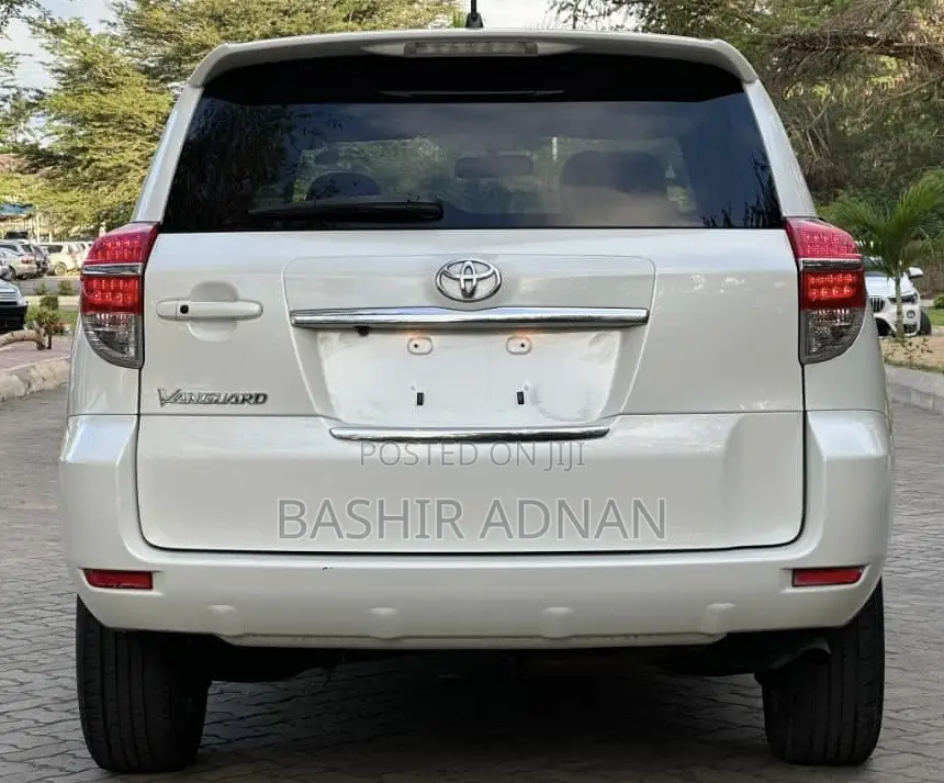 Toyota Vanguard 2012 White