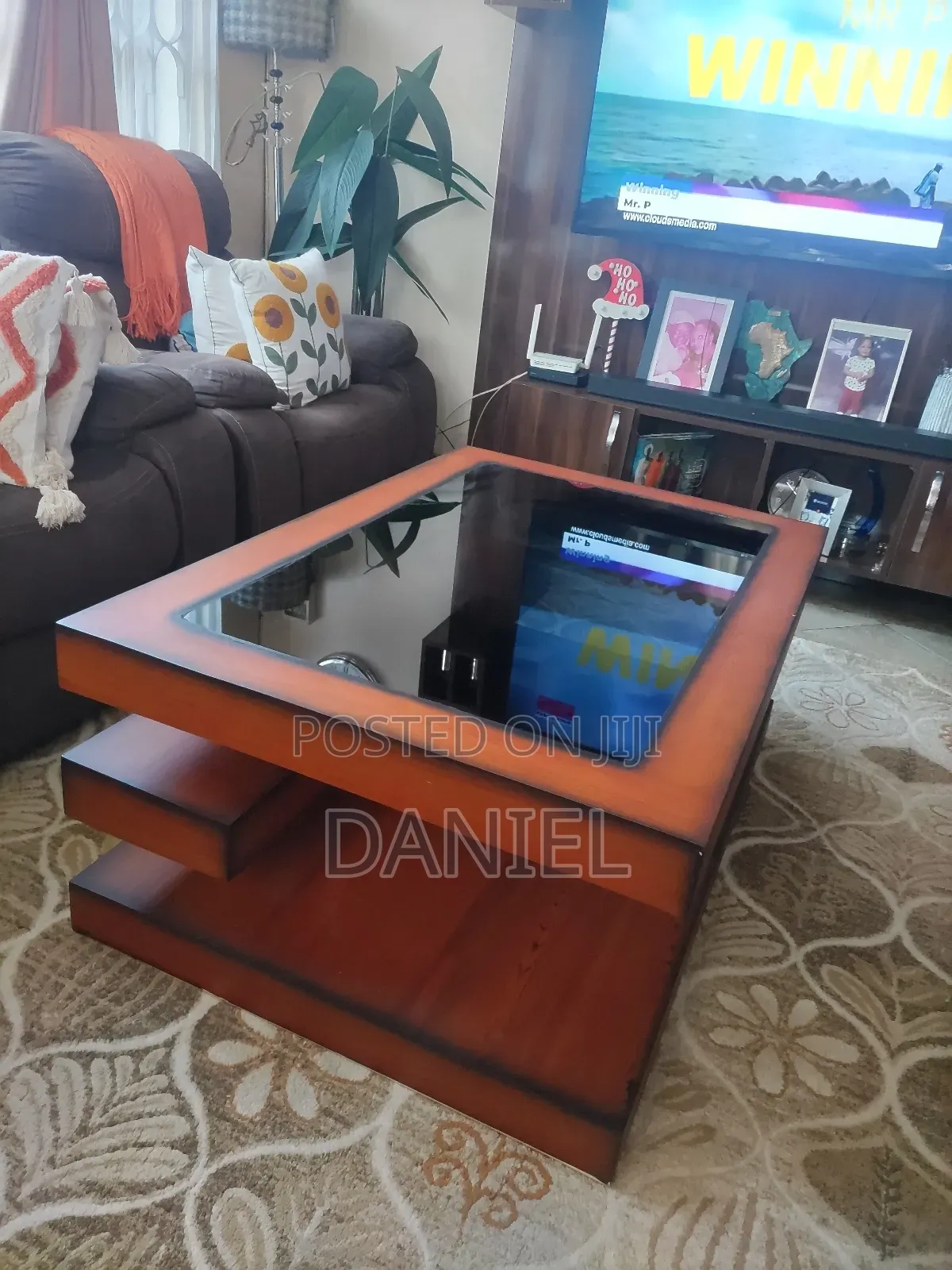 Coffee Table Yenye Kioo Kizito Juu
